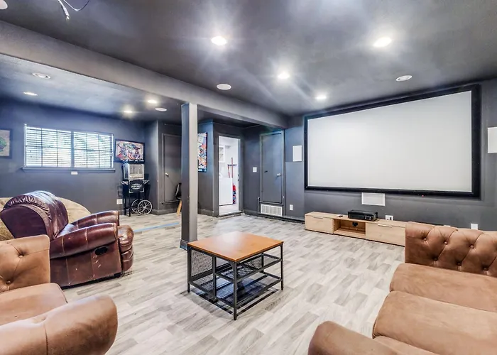 Stunning 5Br 2Ba Holiday Home With Private Pool And Cinema