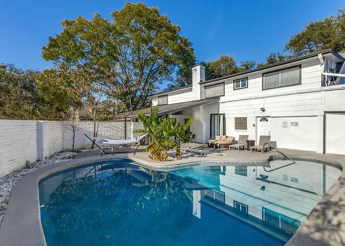 Stunning 5Br 2Ba Holiday Home With Private Pool And Cinema